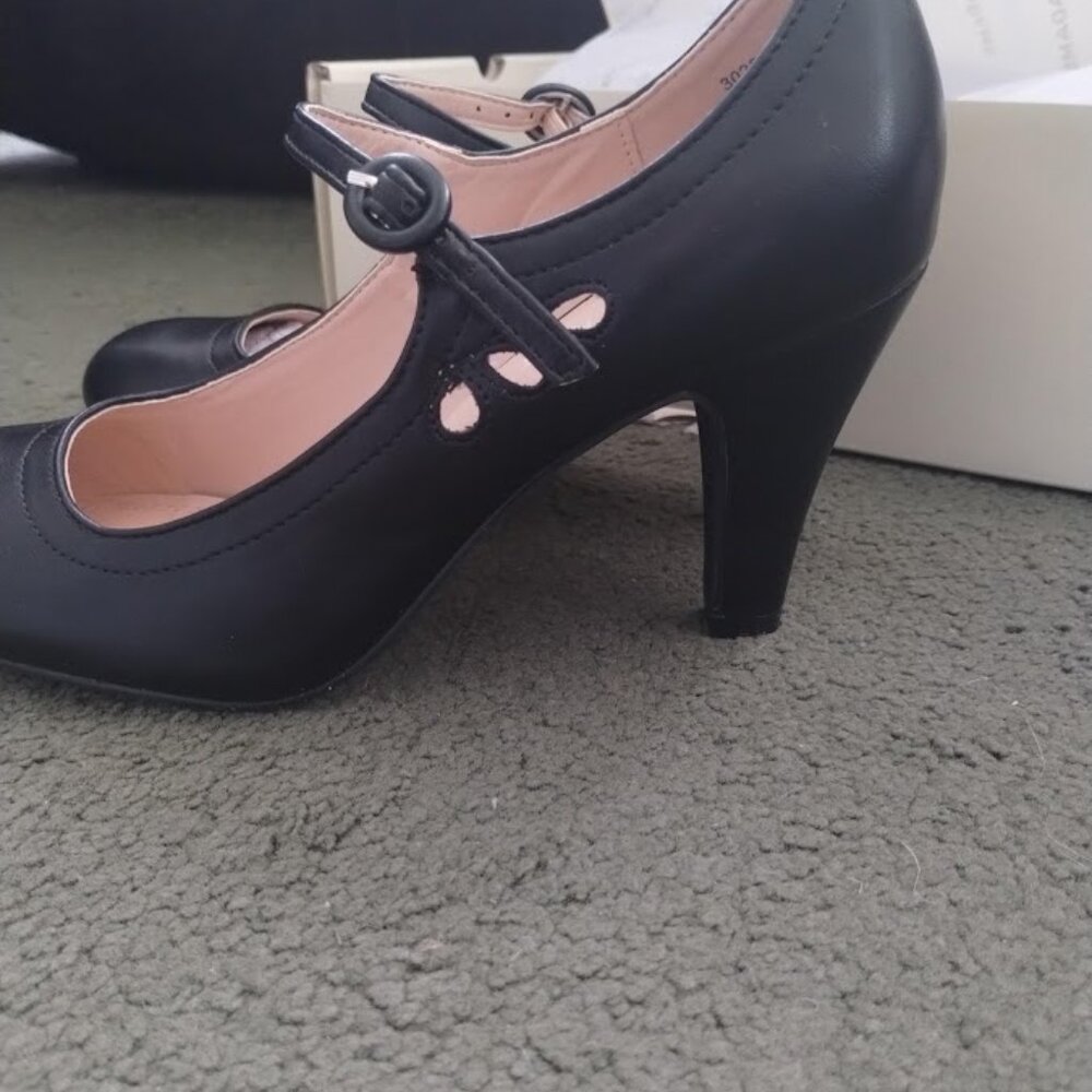 J.Adams "Pixie" Black heels - Picture 4 of 4